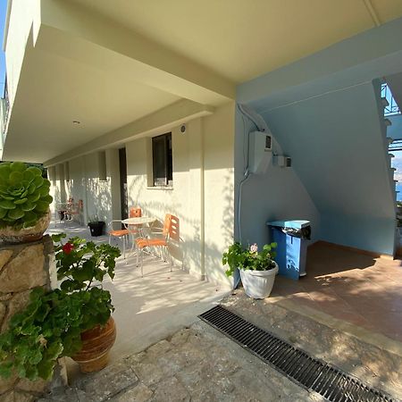 Mirovigli Family Rooms Lepedha Екстер'єр фото
